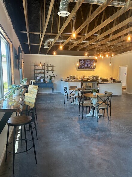 More Photos Of 200 Highlandville Rd, Highlandville Restaurant For Sale