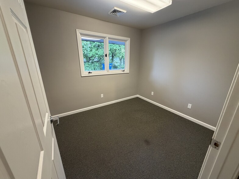 More Photos Of 4211 E Third St, Bloomington Office For Lease