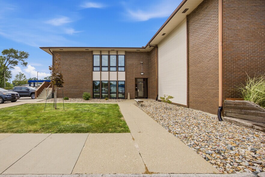 More Photos Of 110 SE Grant St, Ankeny Office For Sale