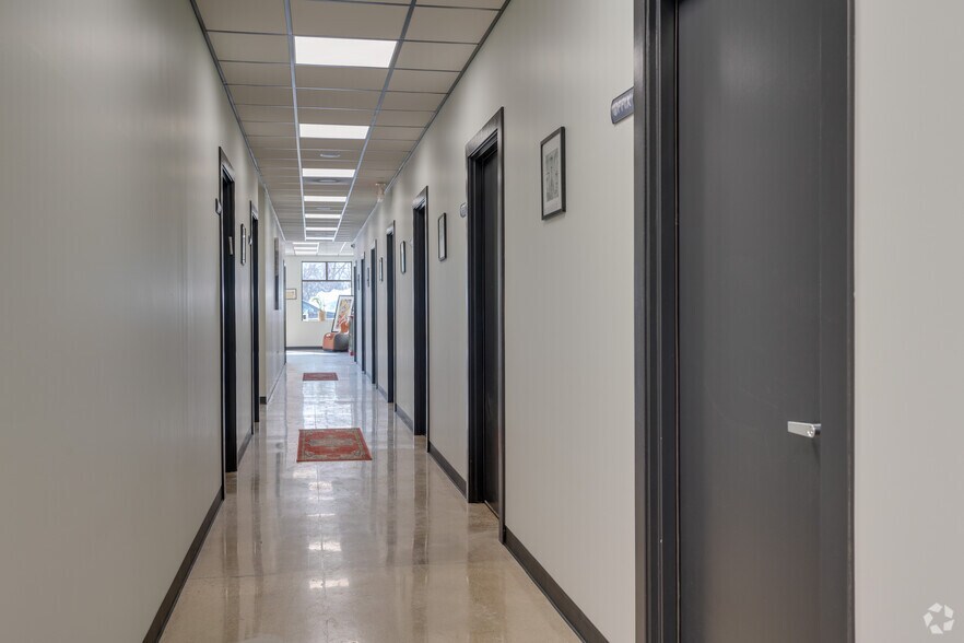 More Photos Of 7358-7360 N Lincoln Ave, Lincolnwood Coworking Space