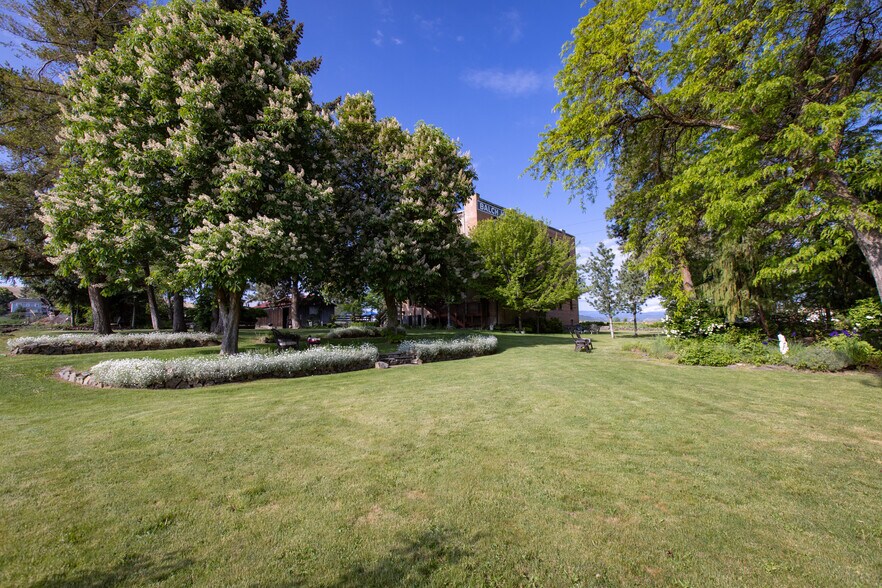More Photos Of 40 SE Heimrich St, Dufur Hotel For Sale
