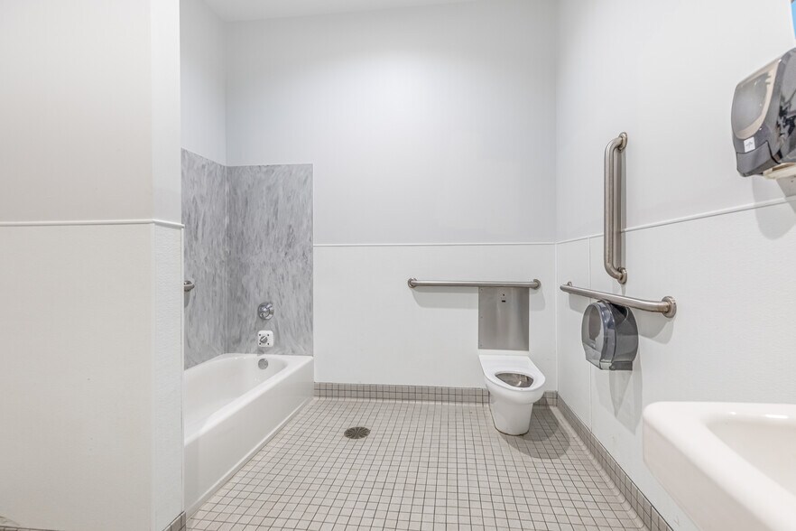 More Photos Of 1080 Corporate Blvd, Aurora Warehouse For Sale