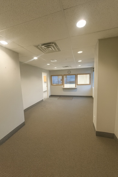 More Photos Of 2660 W Market St, Akron Medical For Lease