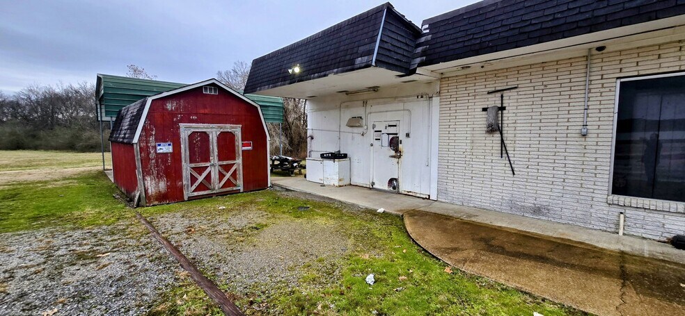 More Photos Of 925 Mill St, Pulaski Office For Sale