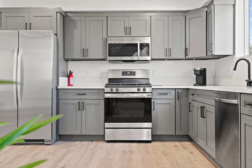 More Photos Of 310 S Breed St, Los Angeles Multifamily For Sale
