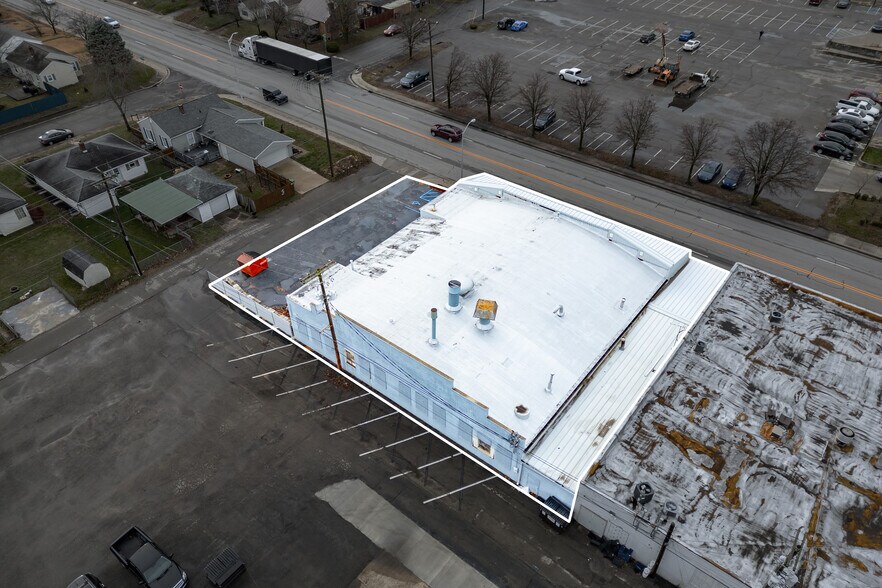 More Photos Of 1441 Central Ave, Columbus Auto Repair For Lease