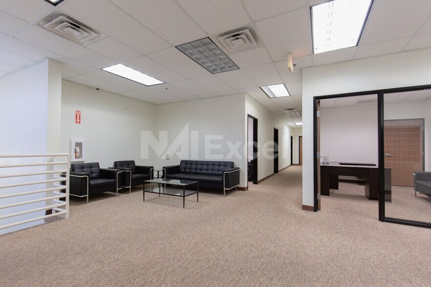 More Photos Of 1710 Whitney Mesa Dr, Henderson Warehouse For Lease