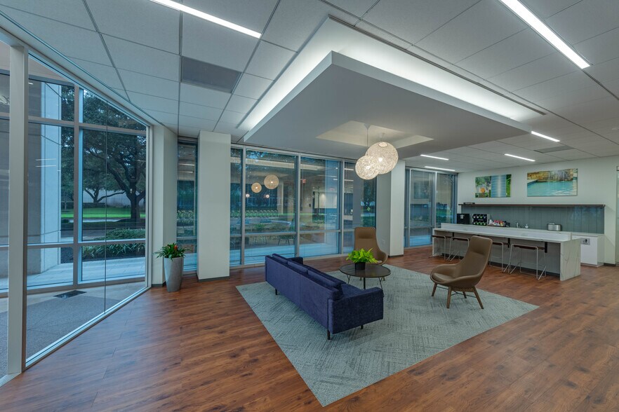 More Photos Of 1401 Enclave Pky, Houston Office For Sale