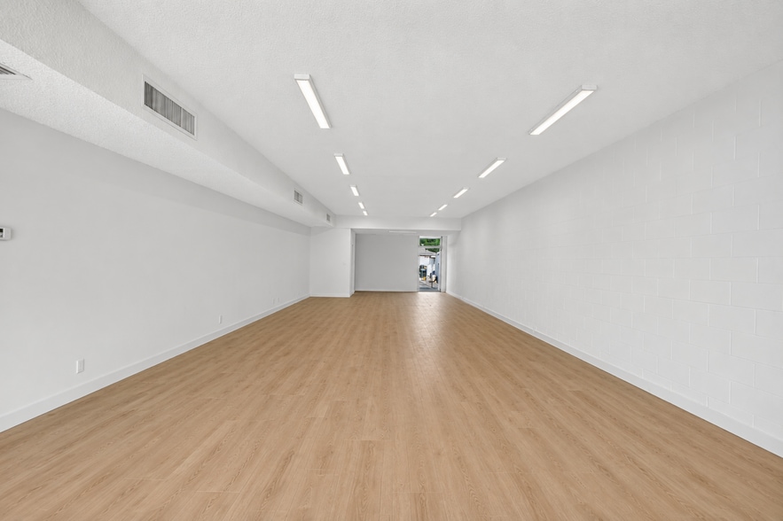 More Photos Of 8912-8914 Reseda Blvd, Northridge Storefront For Lease