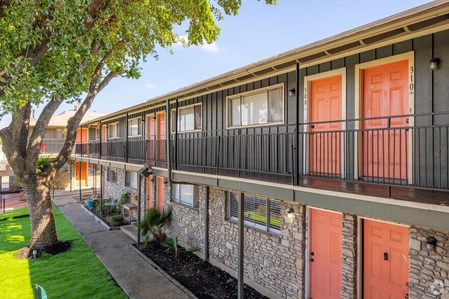 More Photos Of 7314-100 Oak Manor Dr, San Antonio Apartments For Sale