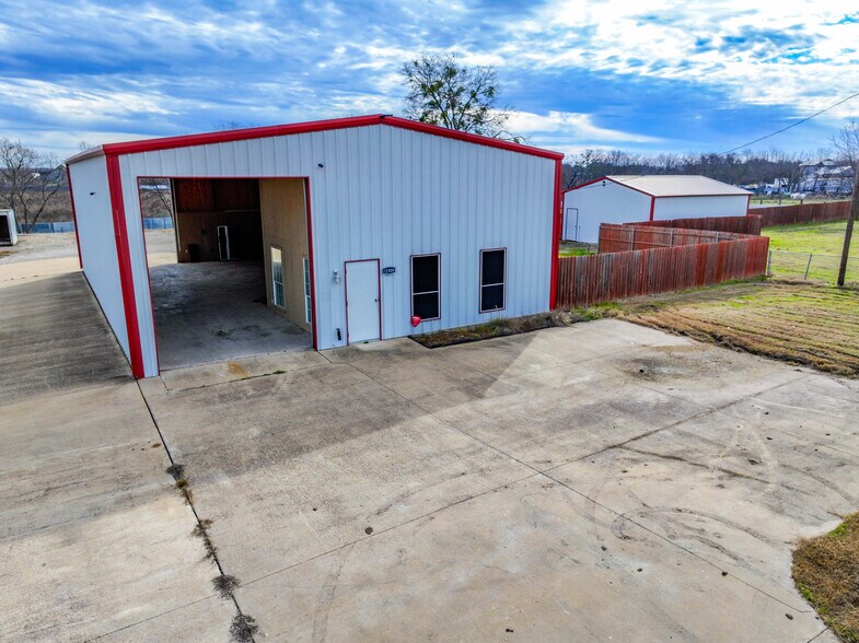 More Photos Of 11900 FM 1392, Terrell Warehouse For Lease