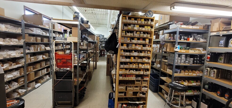 More Photos Of 1021 Goldenbelt Blvd, Junction City Auto Dealership For Sale