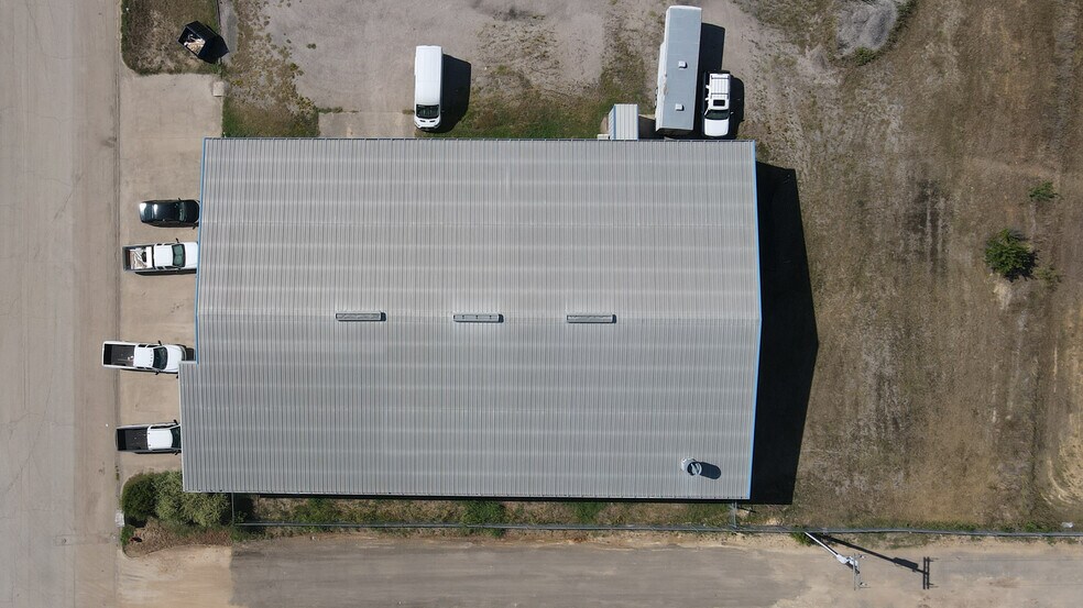 More Photos Of 328 Thomas Pl, Everman Manufacturing For Sale