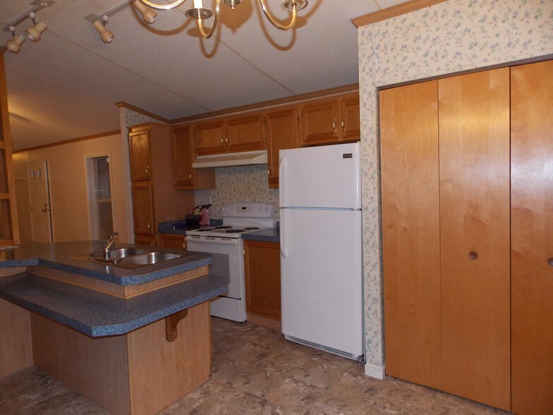 More Photos Of 15033-15045 Dunnings Hwy, East Freedom Apartments For Sale