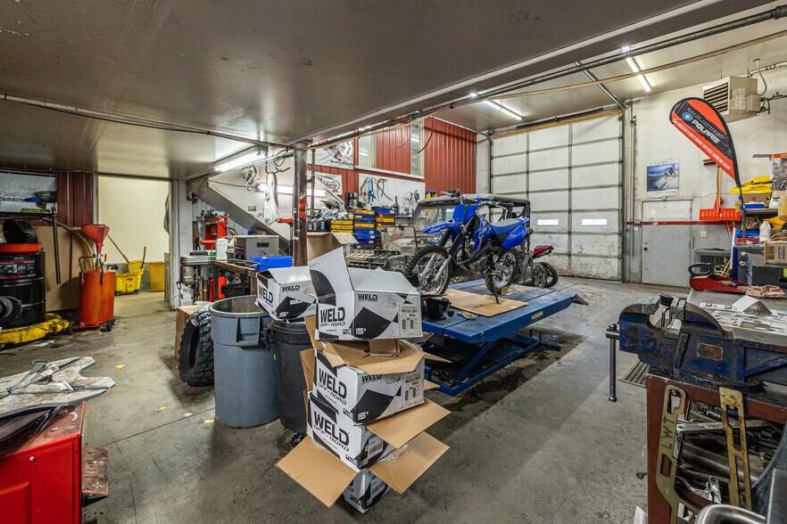 More Photos Of 4040 Glenbrook Dr, Hailey Showroom For Sale