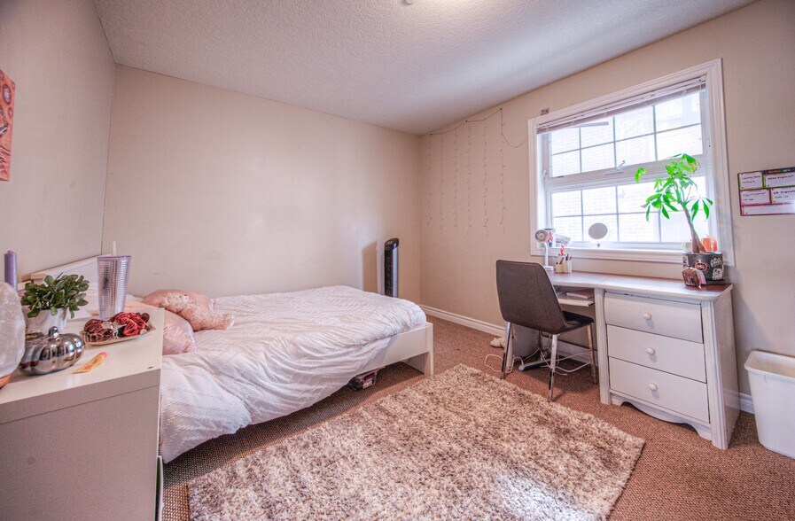 More Photos Of 172 Regina St N, Waterloo Apartments For Sale