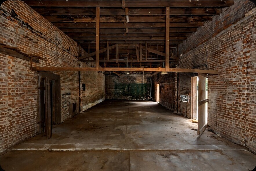 More Photos Of 305 S Orange Ave, Eufaula Industrial For Sale