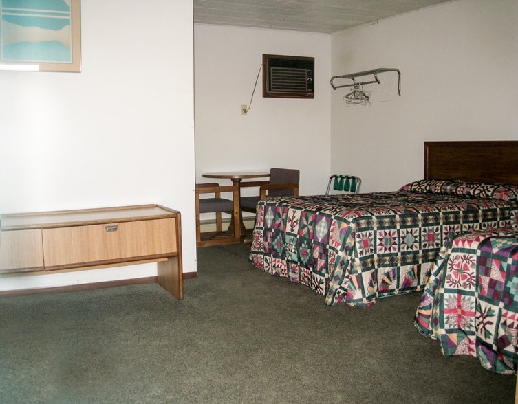 More Photos Of 509 W Main St, Wilburton Hotel For Sale