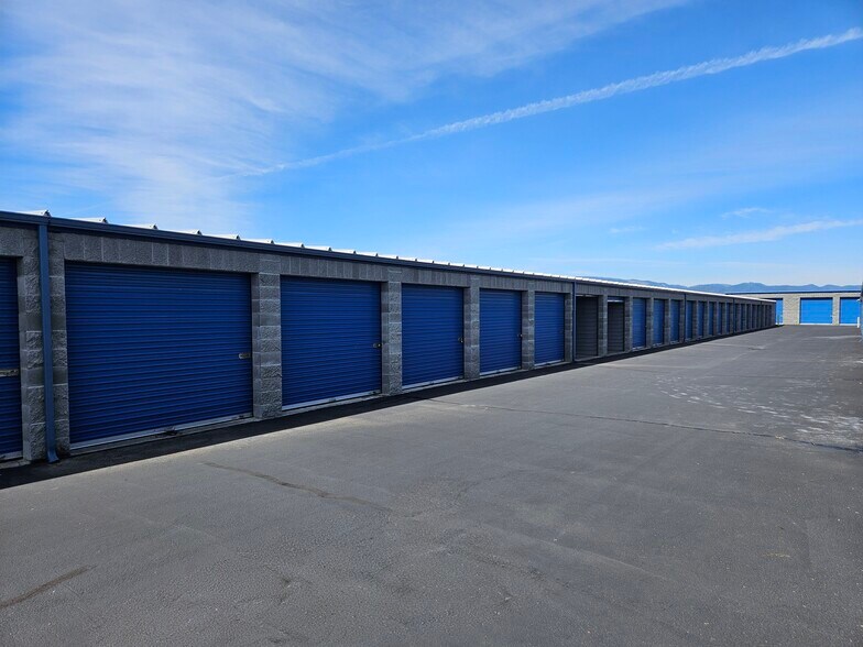 More Photos Of 1060 Dillon Way, Central Point Self Storage For Sale