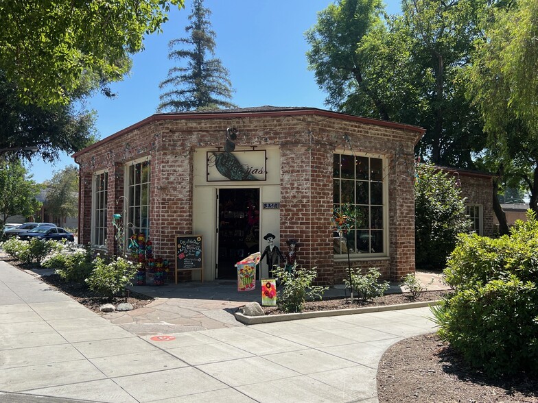 Primary Photo Of 250 Harvard Ave, Claremont Storefront Retail Office For Sale