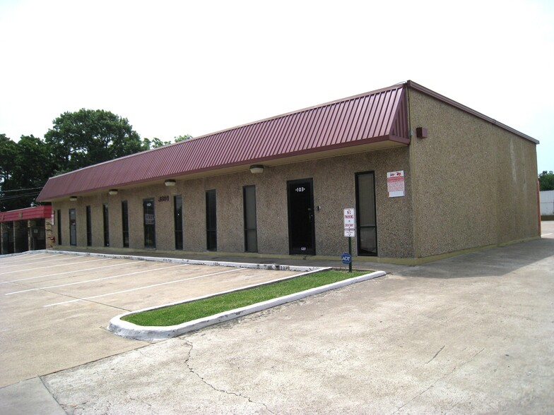 Primary Photo Of 3880 Ledbetter Dr W, Dallas Flex For Lease