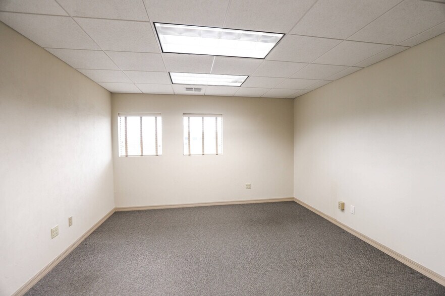 More Photos Of 200-204 W University Ave, Gainesville Office For Lease
