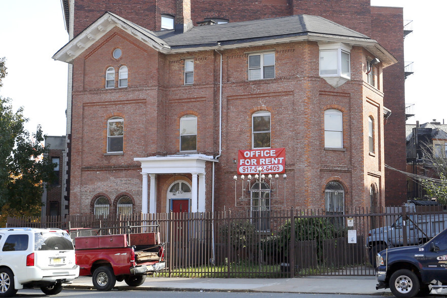 Primary Photo Of 68-70 Clinton Ave, Newark Office For Lease