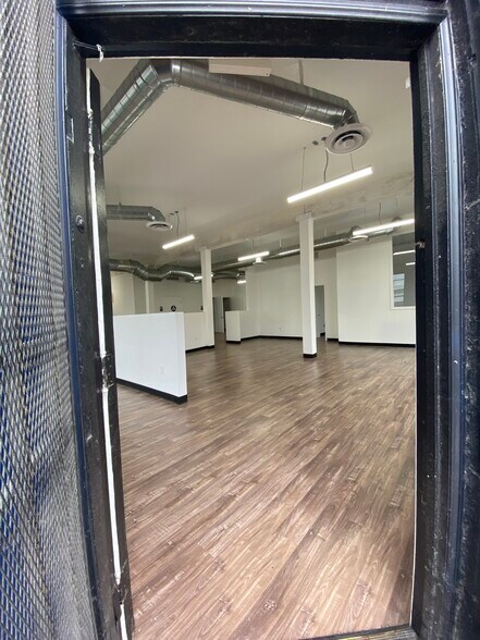 More Photos Of 6000 Gramercy Pl, Los Angeles Warehouse For Lease