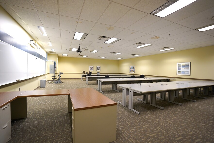 More Photos Of 1905 S Haggerty Rd, Canton Office For Lease