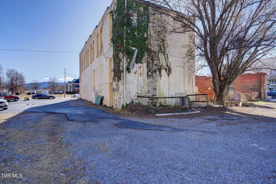 More Photos Of 719 E Elk Ave, Elizabethton Storefront Retail Residential For Sale