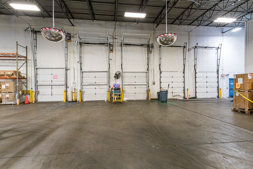 More Photos Of 12710 Westport Rd, Louisville Unknown For Lease