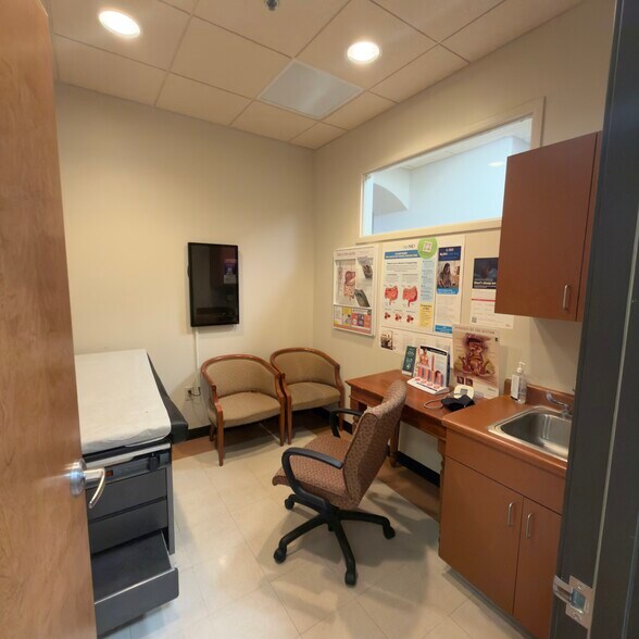 More Photos Of 8761 E Bell Rd, Scottsdale Medical For Lease
