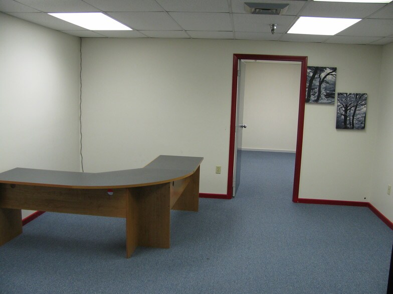 More Photos Of 1 Center Sq, Hanover Office For Lease