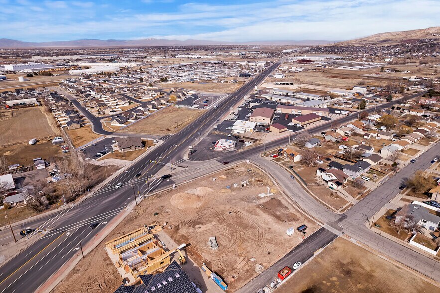 More Photos Of 2135 700 w, Harrisville General Retail For Lease