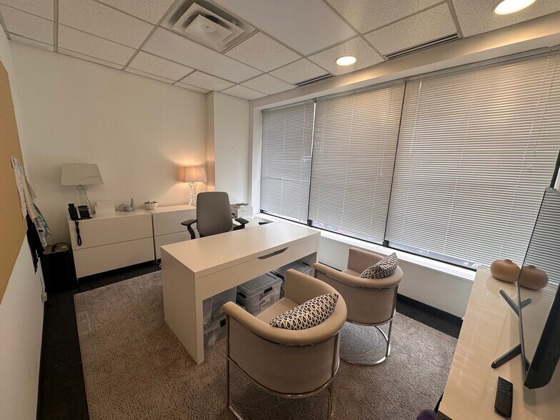 More Photos Of 1143-1147 47th Ave, Long Island City Showroom For Lease