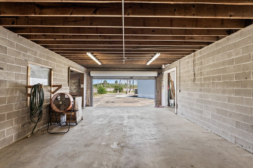 More Photos Of 8602 Broadway St, Galveston Warehouse For Sale