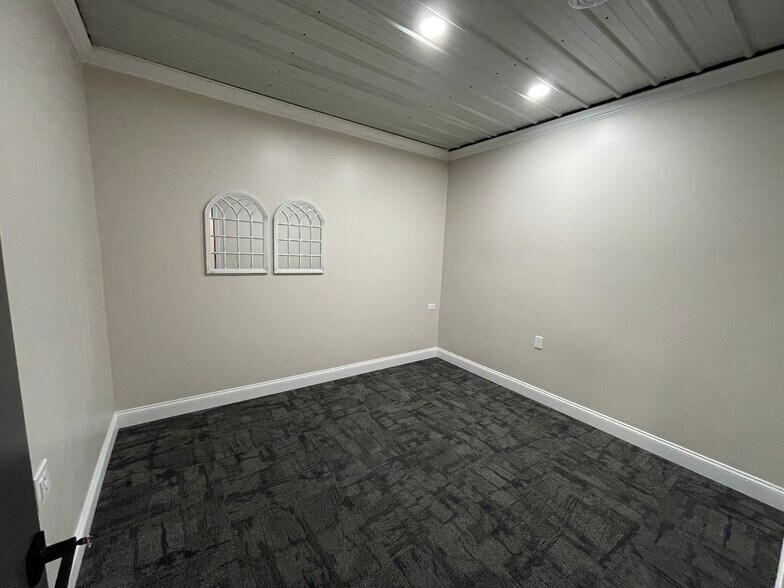 More Photos Of 1655 Plett Rd, Cadillac Office Residential For Lease