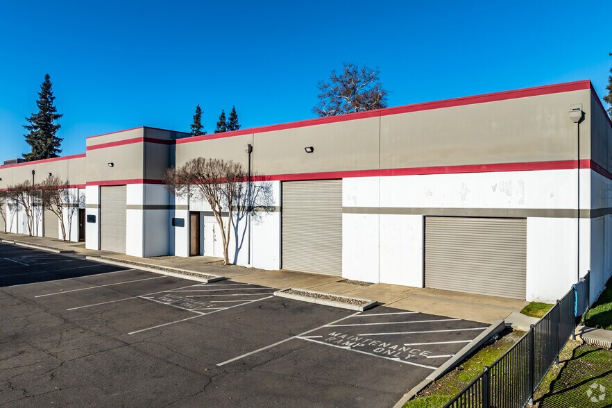 Primary Photo Of 1106 N D St, Sacramento Showroom For Lease