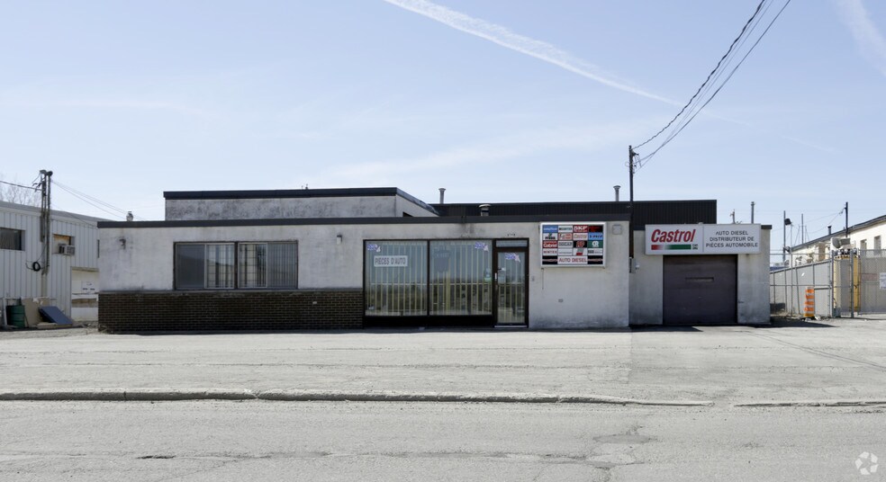 More Photos Of 2040 Av Francis-Hughes, Laval Service For Sale