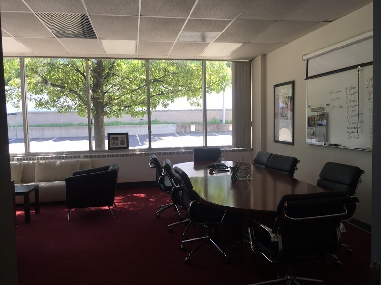 More Photos Of 76 Progress Dr, Stamford Research And Development For Lease