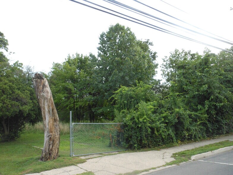 More Photos Of 90 Steamboat Rd, Great Neck Land For Sale