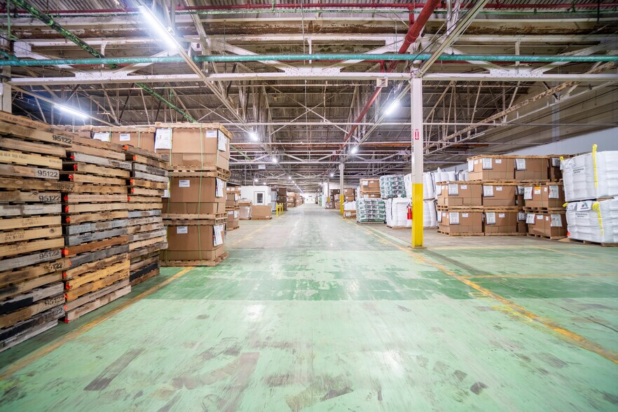 More Photos Of 625-701 S Side Dr, Decatur Manufacturing For Lease