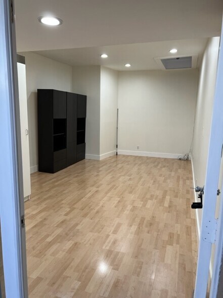 More Photos Of 2333 E Coast Hwy, Corona Del Mar Storefront Retail Office For Lease