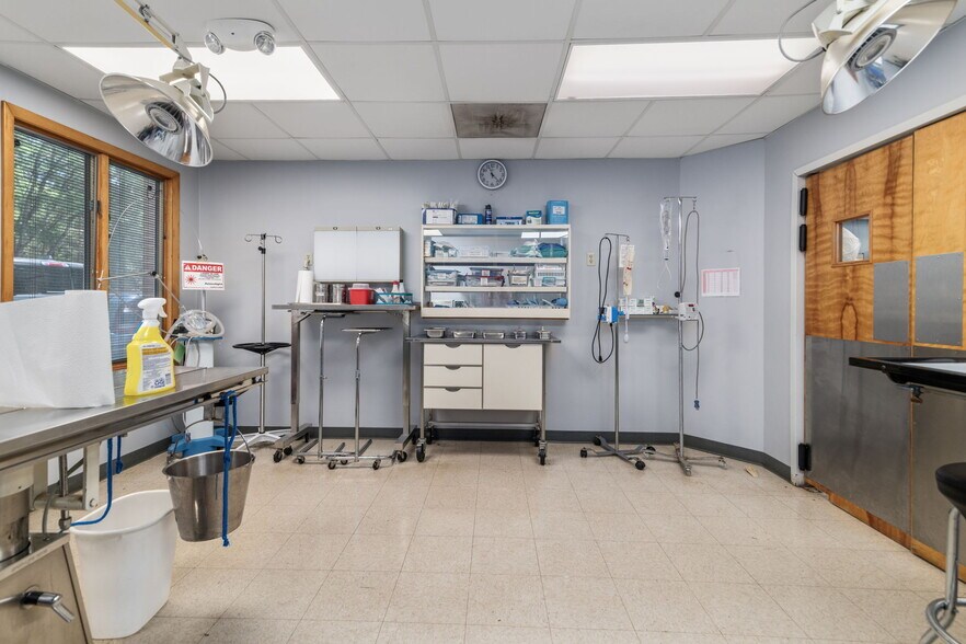 More Photos Of 3431 Waterlick Rd, Lynchburg Veterinarian Kennel For Sale