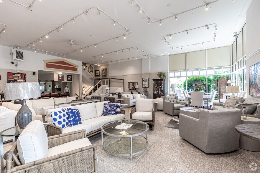 More Photos Of 830 Farmington Ave, West Hartford General Retail For Lease