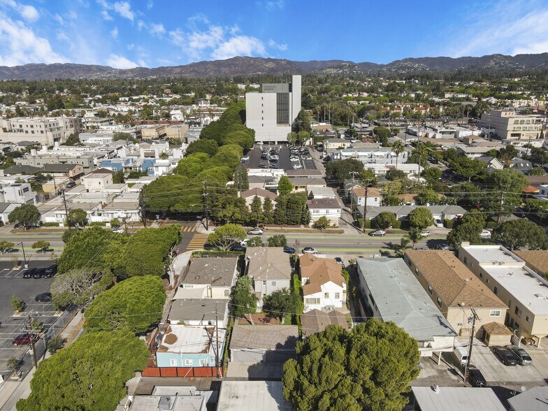 More Photos Of 2440 Arizona Ave, Santa Monica Apartments For Sale