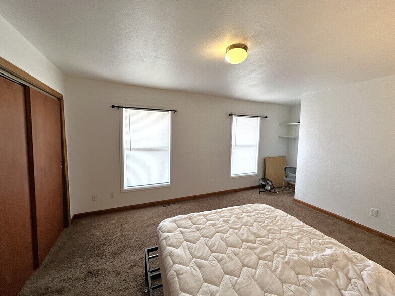 More Photos Of 309 8th St, Hugo Apartments For Sale