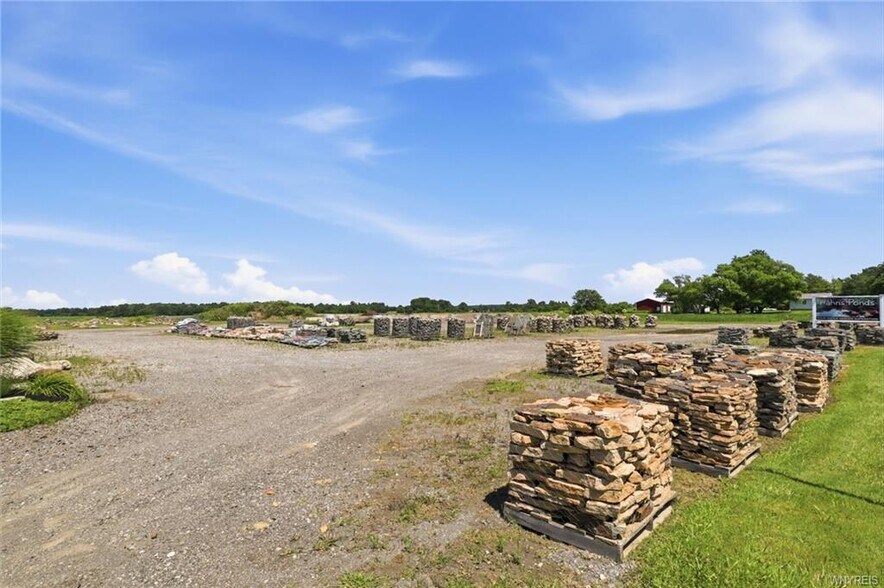 More Photos Of 3779 Lower Mountain Rd, Sanborn General Retail For Sale