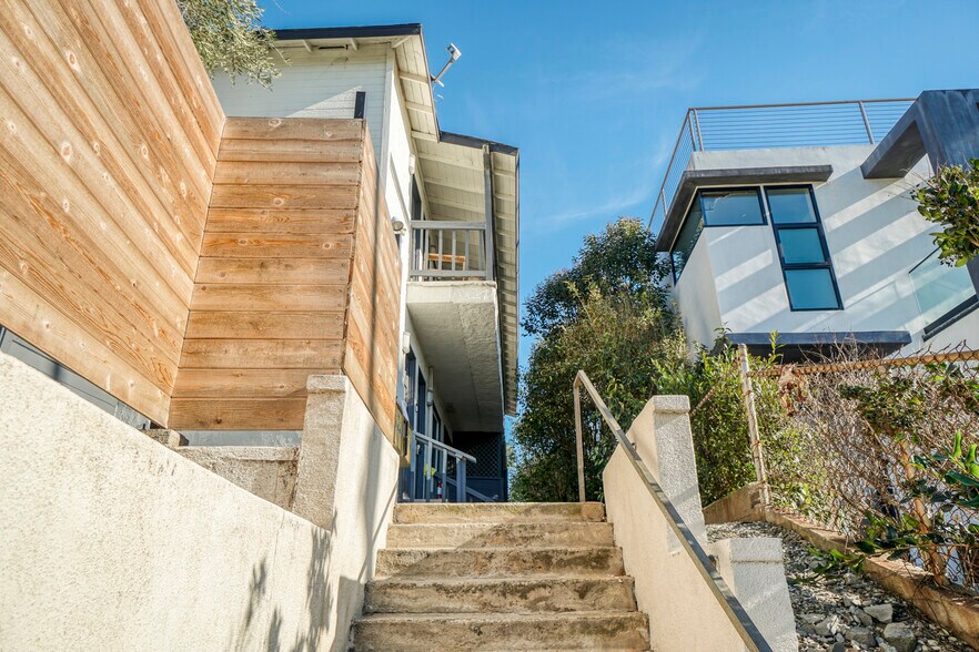 More Photos Of 240 3rd Ave, Venice Apartments For Sale