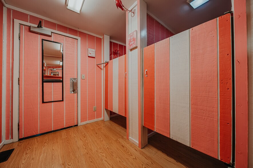 More Photos Of 706 S Washington St, Circleville Bar For Sale